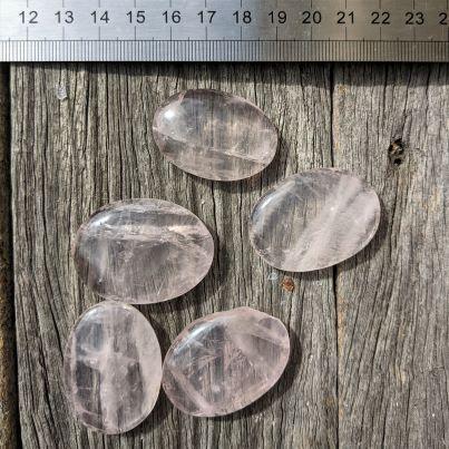 Rose quartz palm stones Crystals Soularoma 